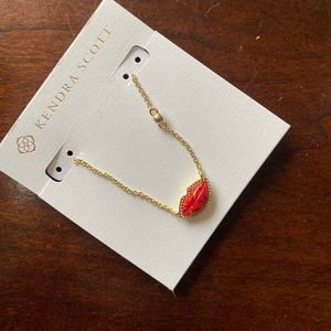 NWT Kendra Scott Lips Pendant in Red Kyocera Opal